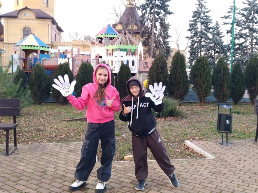 «Друг другу скажем мы «Привет!»»