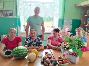 «Огород пустеет, закрома толстеют»