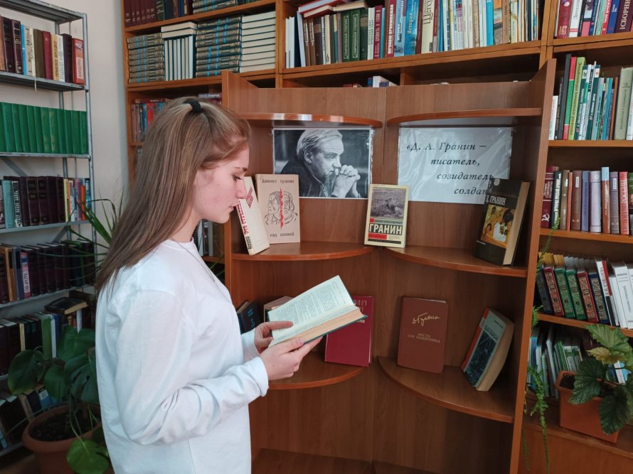 Книжная выставка «Писатель. Созидатель. Солдат».