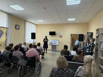 «Дарите женщинам цветы»